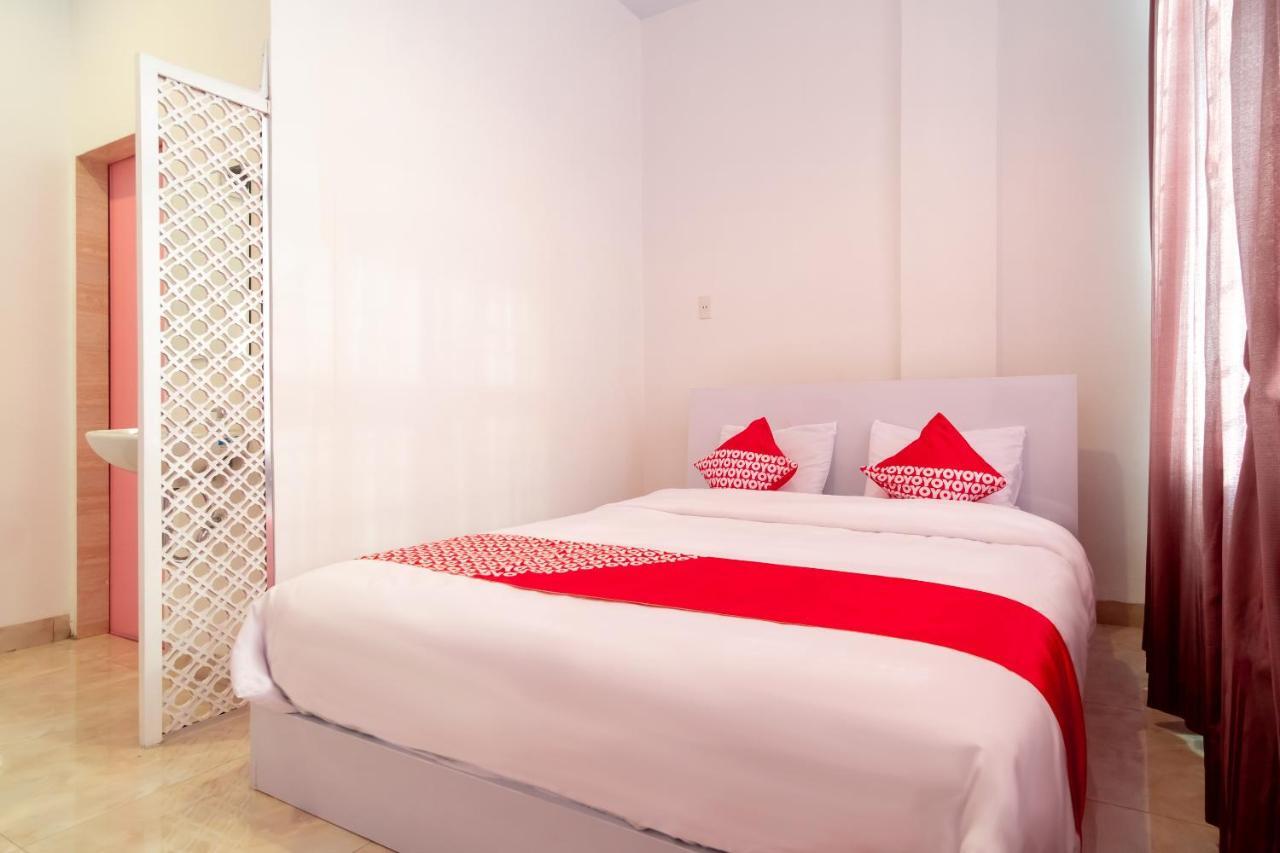 Oyo 1557 Bungas Guest House Medan Buitenkant foto