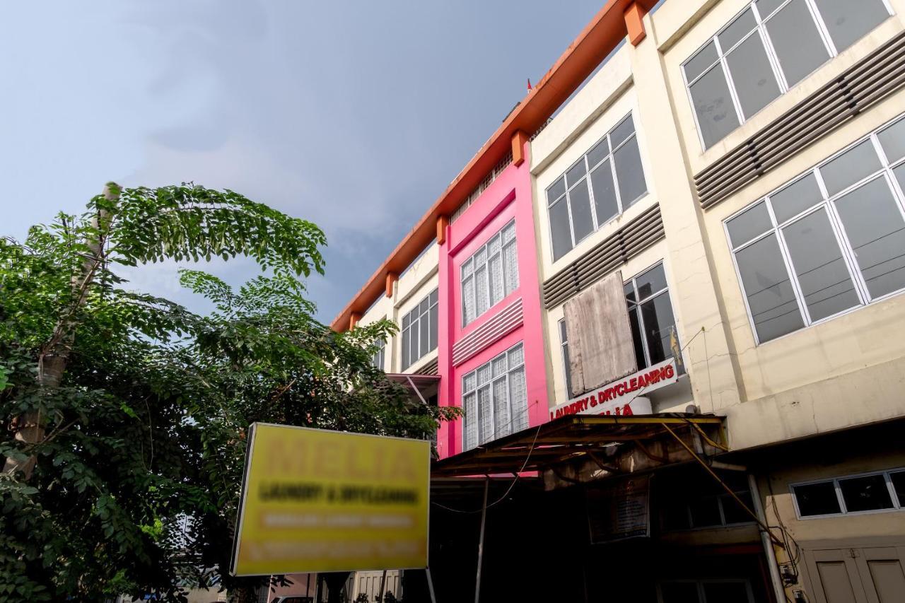 Oyo 1557 Bungas Guest House Medan Buitenkant foto