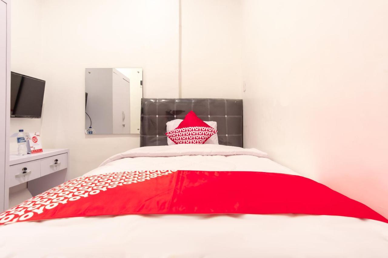 Oyo 1557 Bungas Guest House Medan Buitenkant foto