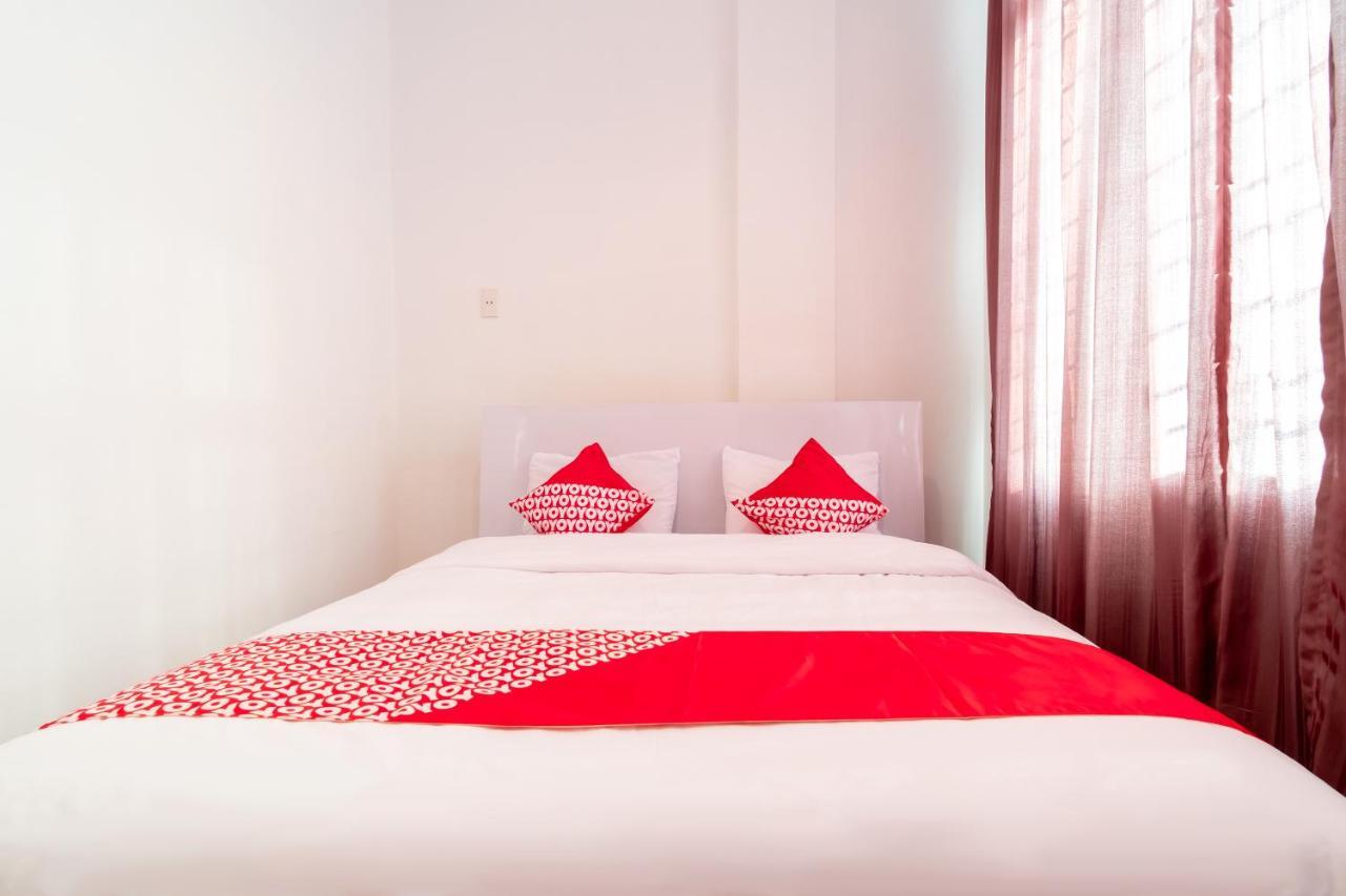 Oyo 1557 Bungas Guest House Medan Buitenkant foto