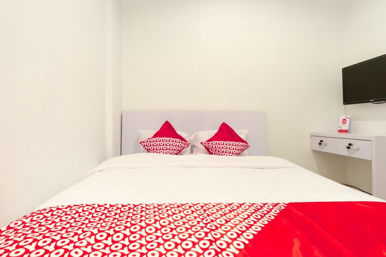 Oyo 1557 Bungas Guest House Medan Buitenkant foto