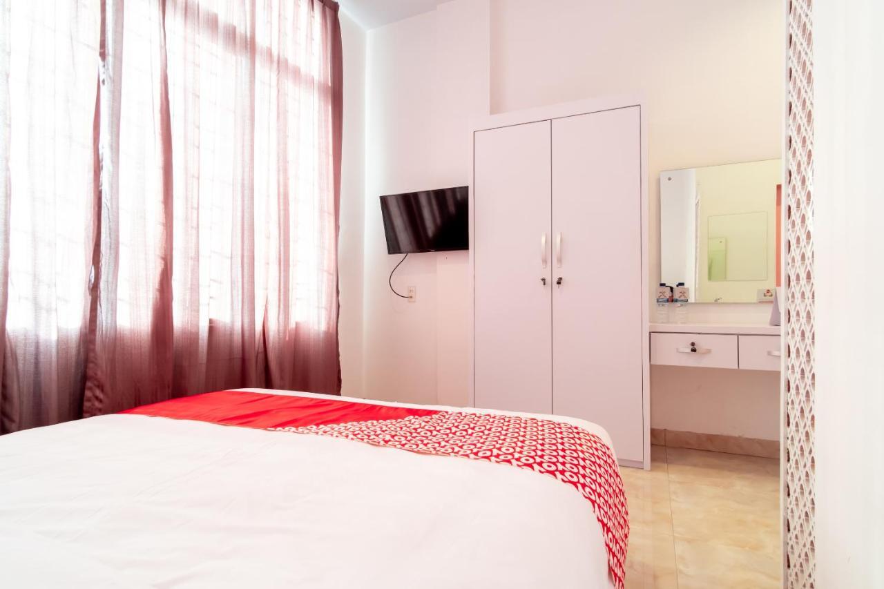 Oyo 1557 Bungas Guest House Medan Buitenkant foto